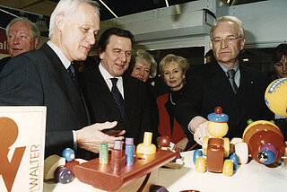 Gerhard Schröder und Edmund Stoiber besuchen die Spielwarenmesse